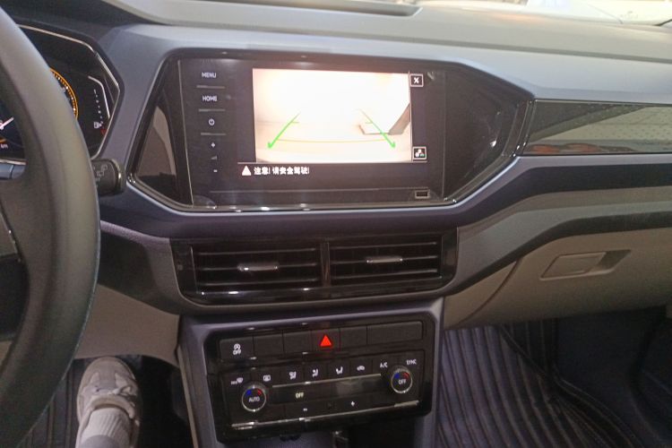 Volkswagen T-Cross 2019 car image #17