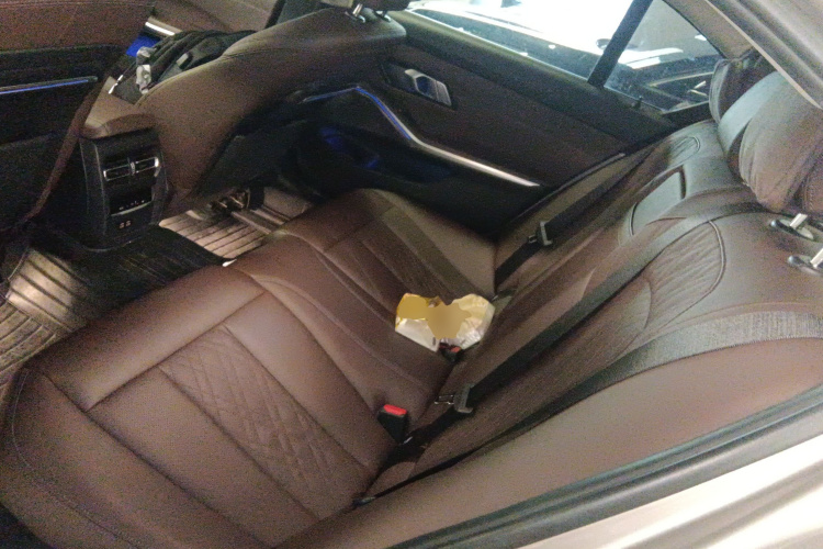 BMW 3 Series 2021 car image #17