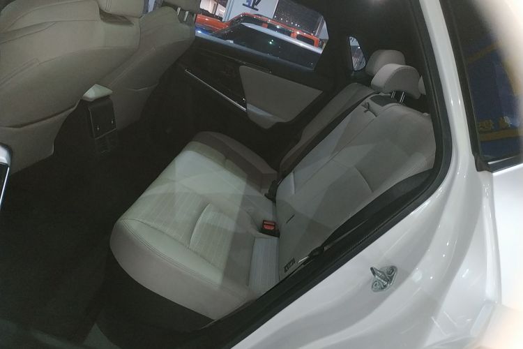 Toyota bZ4X 2022 immagine di auto #17