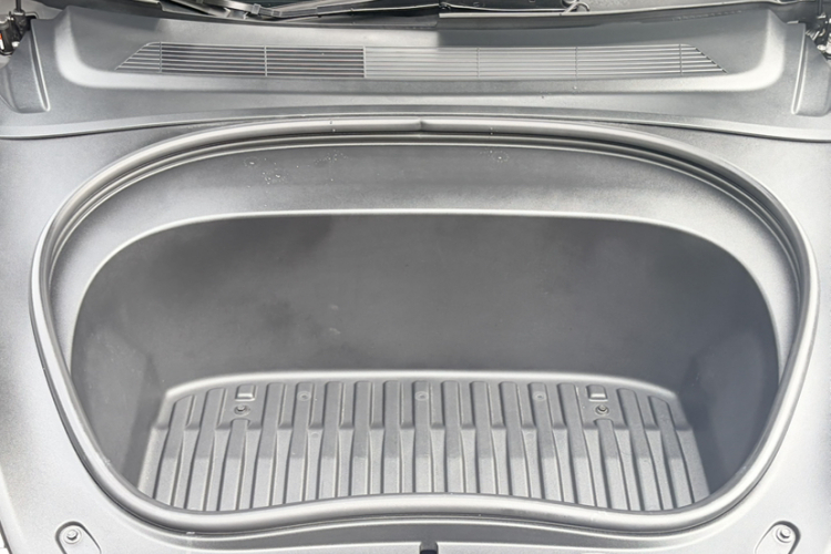 Tesla Model 3 2023 car image #17