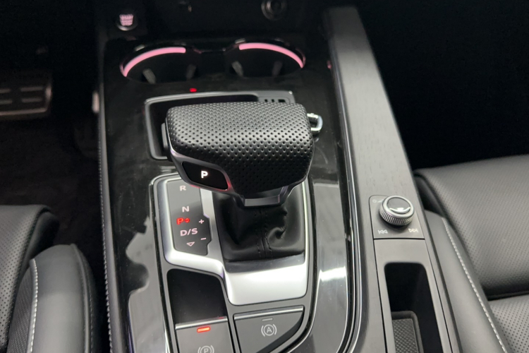 Audi A4L 2024 car image #17