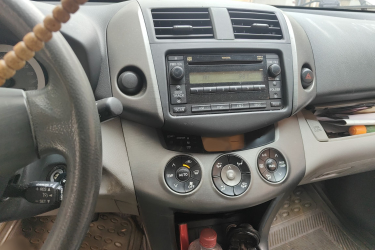 Toyota RAV4 2011 car image #17