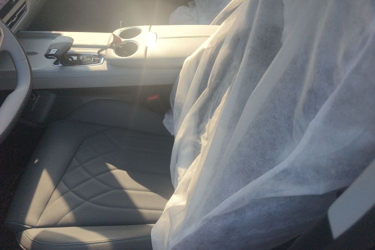 Changan UNI-Z PHEV 2025 #17 Changan UNI-Z PHEV 2025 car image #17