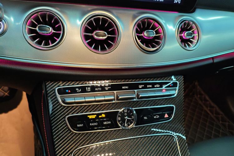 Mercedes-Benz E AMG 2021 صورة سيارة #17