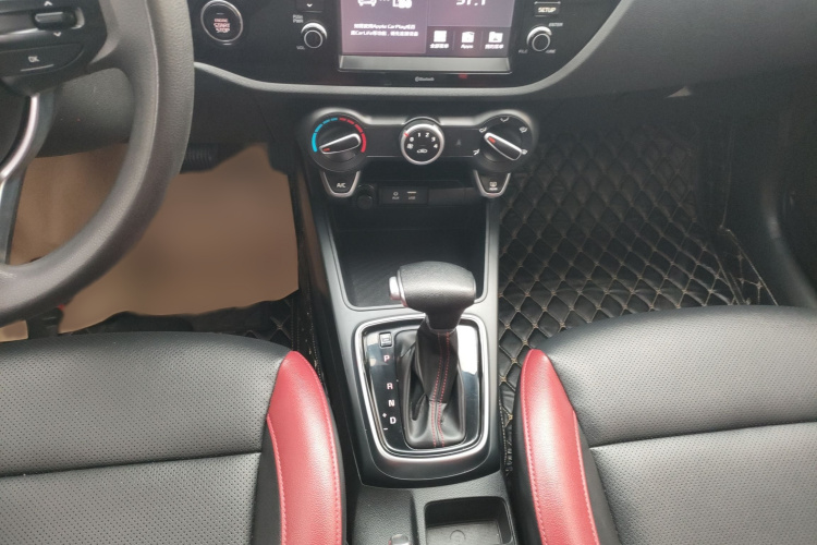 Kia Rio Cross 2018 car image #17