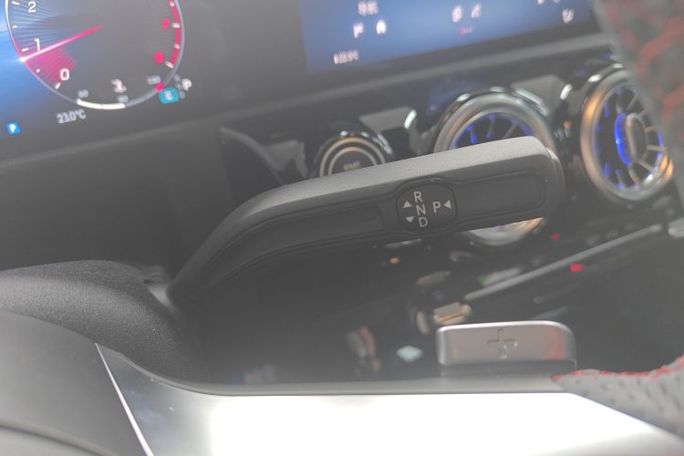 Mercedes-Benz CLA Class (Imported) 2025 #17 Mercedes-Benz CLA Class (Imported) 2025 car image #17