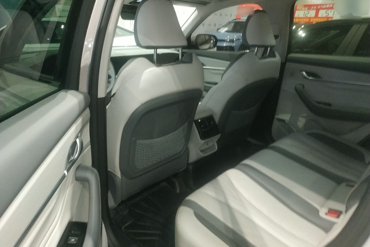 GEELY 2023 car image #17