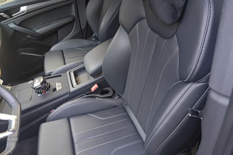 Audi Q5L 2024 car image #17