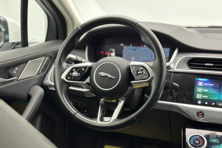 2020 car image #17