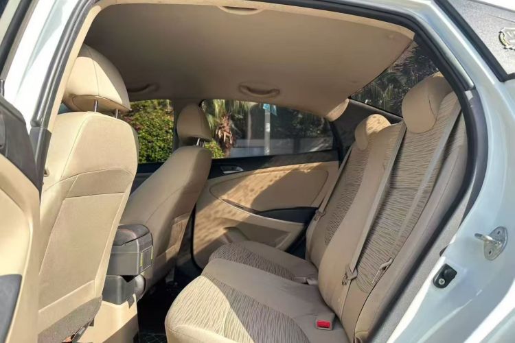 Hyundai Reina 2017 #17 Hyundai Reina 2017 car image #17