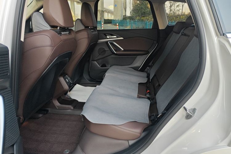 BMW iX1 2025 #17 BMW iX1 2025 صورة سيارة #17