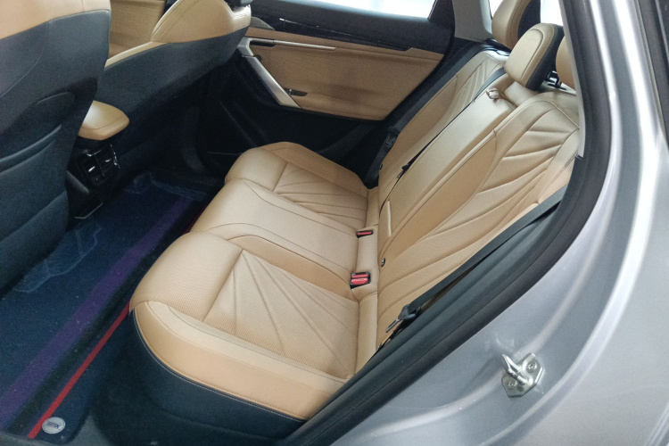 GEELY Boyue L 2022 car image #17
