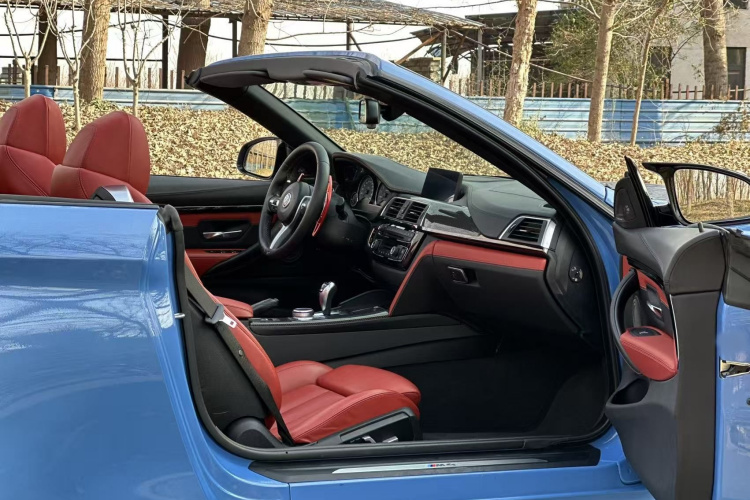 BMW M4 2018 car image #17