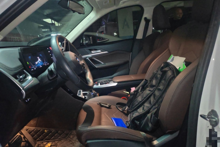 BMW iX1 2024 car image #17