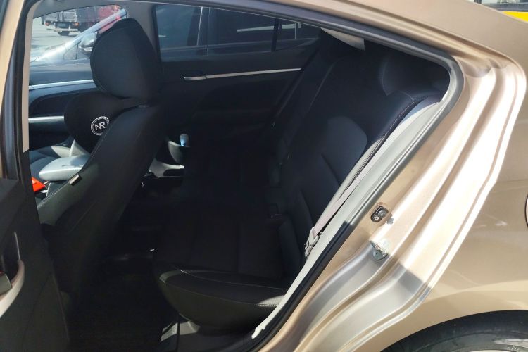 Hyundai Elantra AD 2018 immagine di auto #17