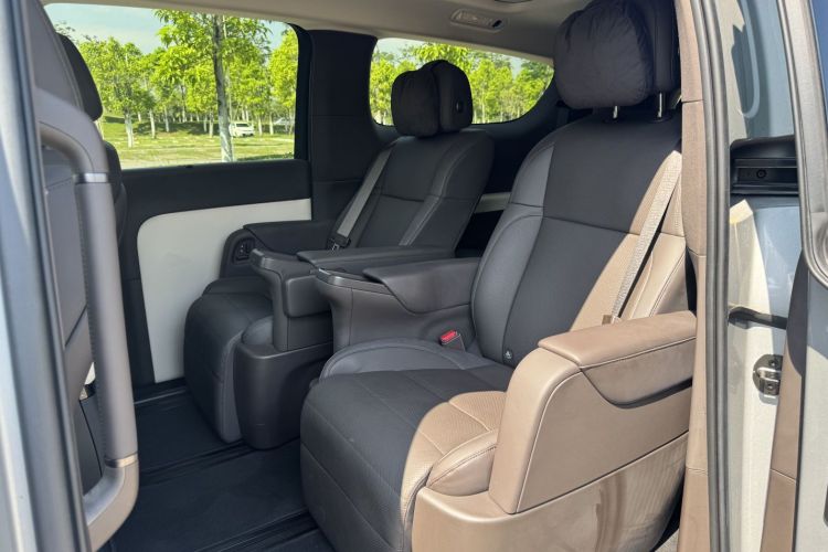 理想汽车 理想MEGA 2024 汽车图片 #17