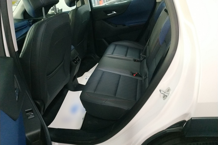 Chevrolet Equinox Plus 2025 car image #17