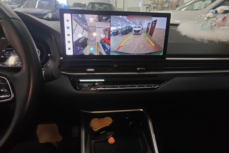 GEELY Emgrand 2024 car image #17