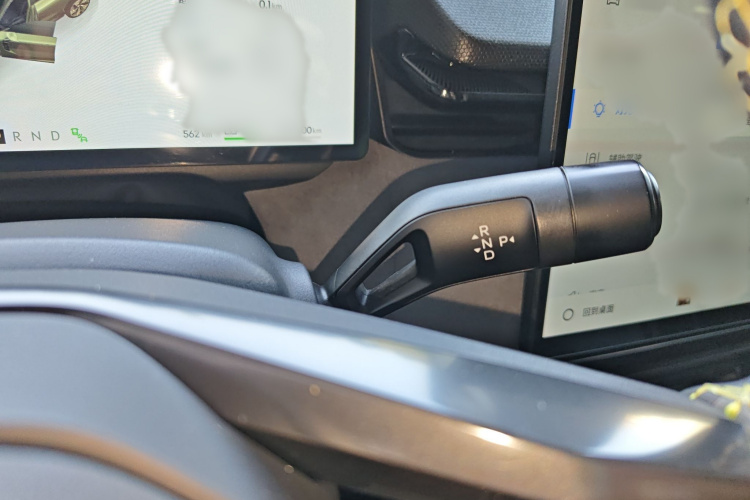Lynk & Co 08 EM-P 2023 car image #17