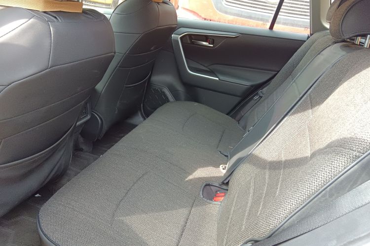 Toyota RAV4 2020 car image #17
