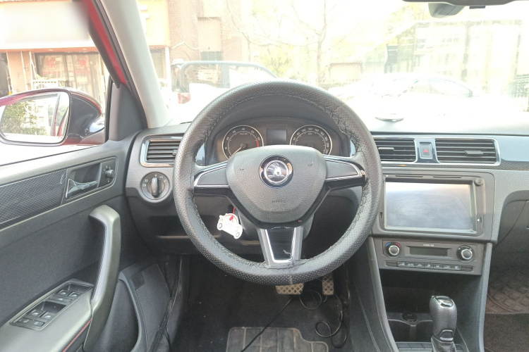 Skoda Rapid Spaceback 2016 immagine di auto #17