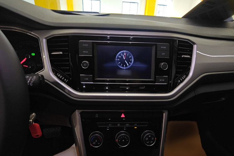 Volkswagen T-Roc 2020 car image #17