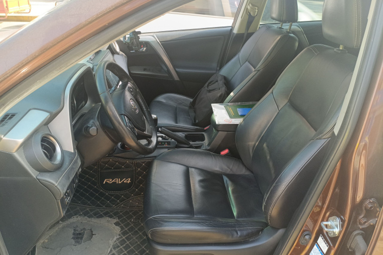 RAV4 2016 car image #17