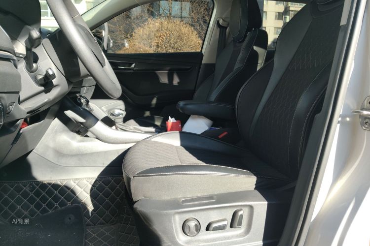 Skoda Karoq 2020 car image #17