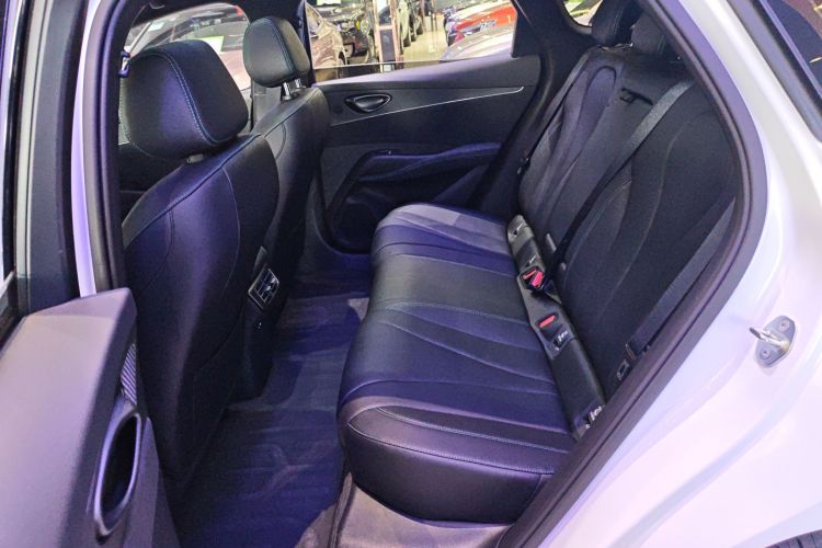 BYD Seal 06 DM-i 2025 #17 BYD Seal 06 DM-i 2025 immagine di auto #17