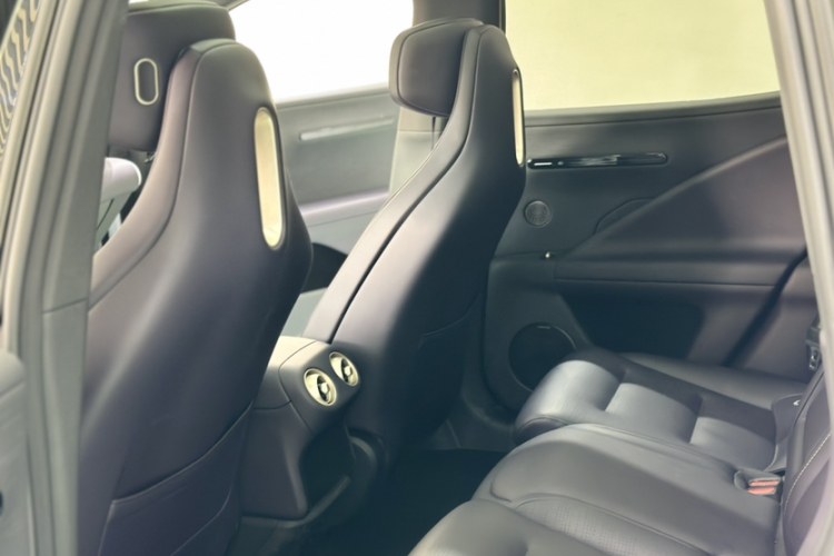 Avatr 07 2025 car image #17