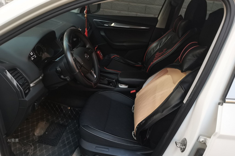 Skoda Karoq 2021 car image #17