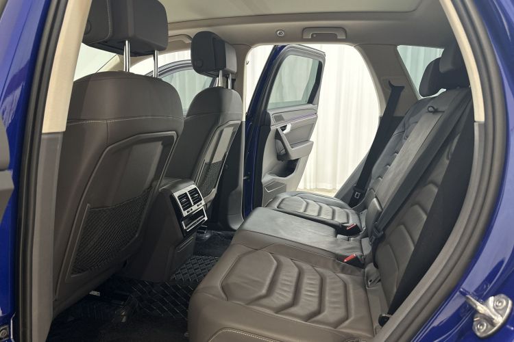 Volkswagen Touareg 2023 car image #17