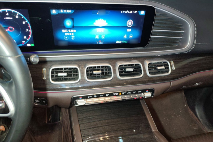 Mercedes-Benz GLE Class 2021 car image #17