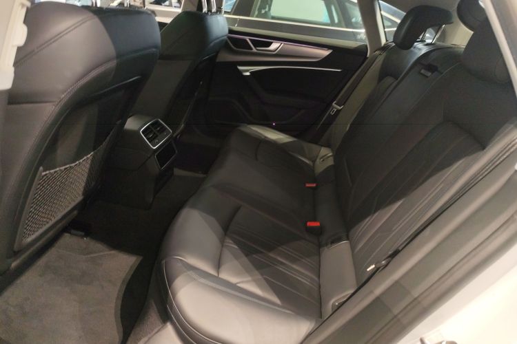 Audi A7 2022 car image #17