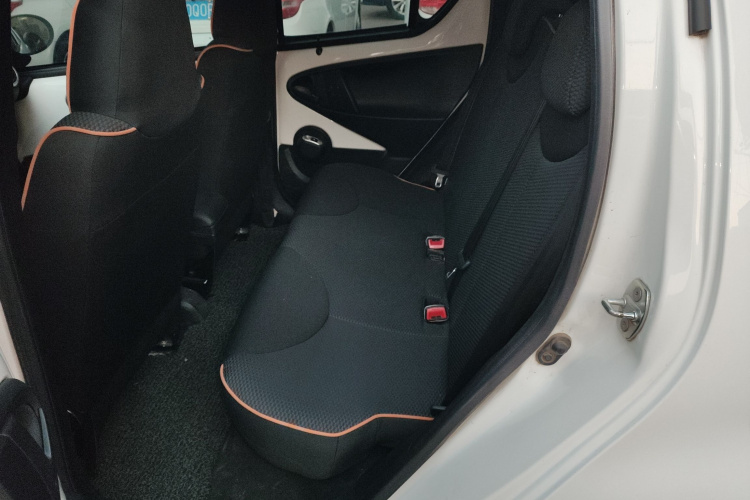 BYD e1 2021 car image #17