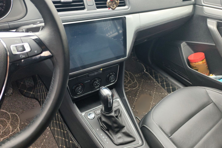 Volkswagen Gran Lavida 2018 immagine di auto #17