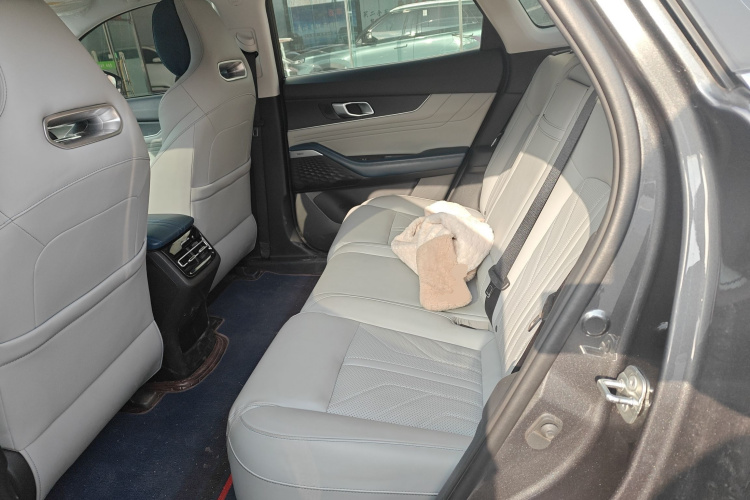 Changan UNI-K iDD 2023 car image #17