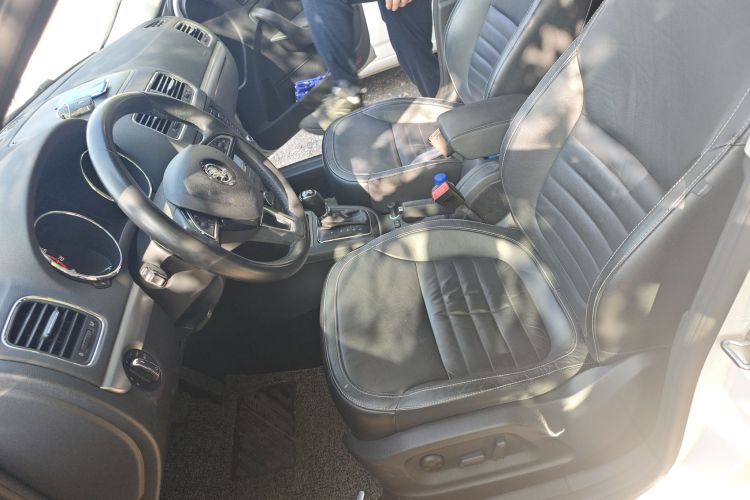 Skoda Yeti 2015 car image #17