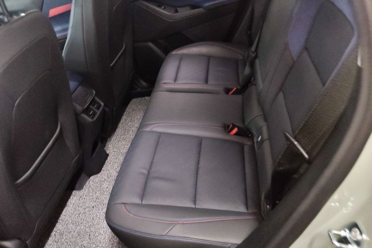 Chevrolet Equinox Plus 2024 car image #17