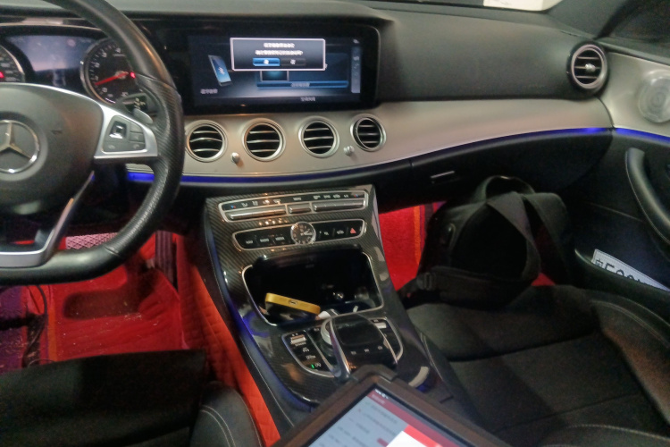 Mercedes-Benz E Class 2017 immagine di auto #17