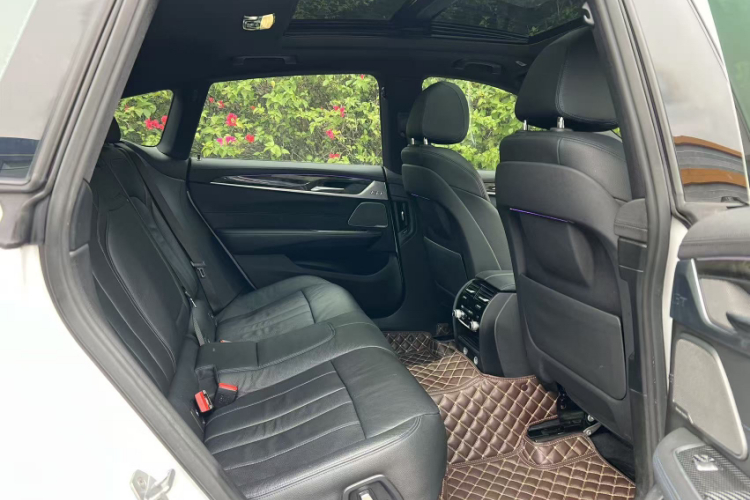 BMW 6 Series GT 2019 car image #17