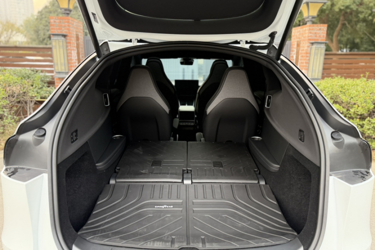 特斯拉 Model Y L 2025 汽车图片 #17