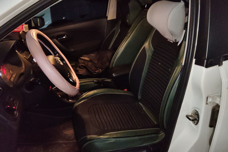 Polo 2016 car image #17