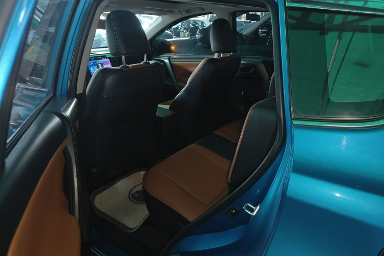RAV4 2016 immagine di auto #17