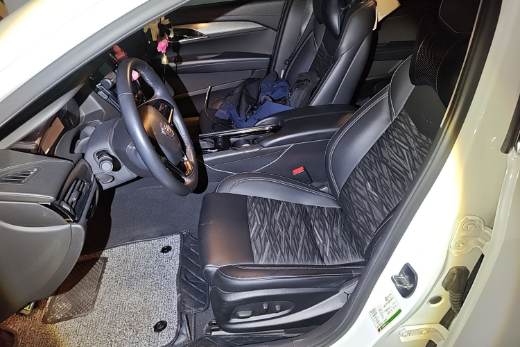 2015 car image #17