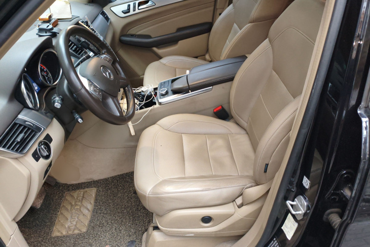 Mercedes-Benz M Class 2015 car image #17