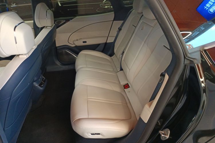 极氪 极氪007 2024 汽车图片 #17