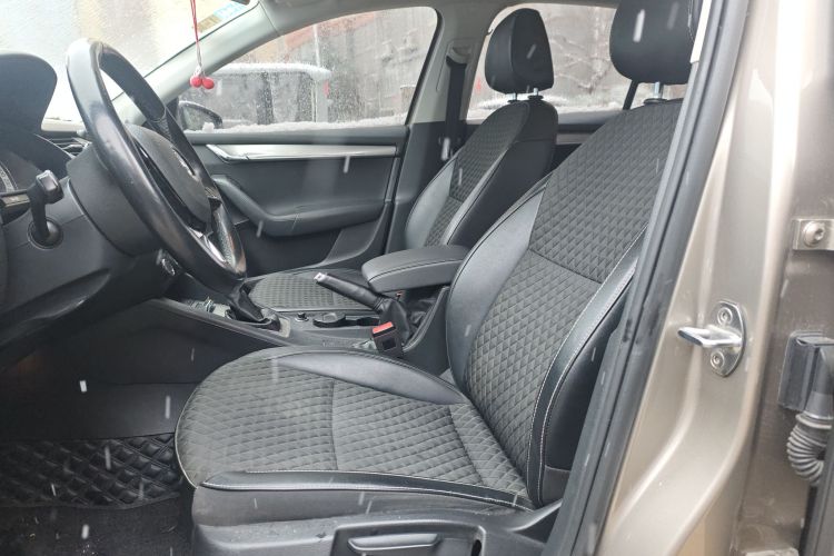 Skoda Octavia 2018 car image #17