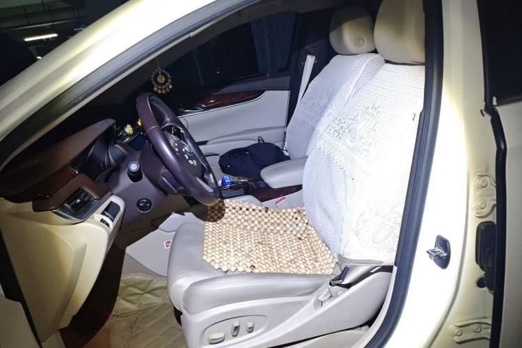 2015 car image #17