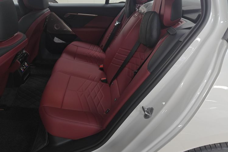 BMW 5 Series 2025 #17 BMW 5 Series 2025 car image #17